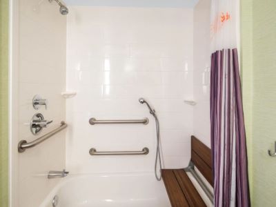 bathroom - hotel la quinta inn and suites orange county - santa ana, united states of america