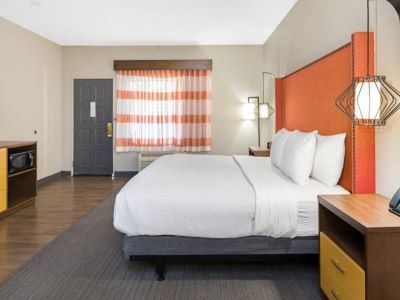 bedroom 2 - hotel la quinta inn and suites orange county - santa ana, united states of america