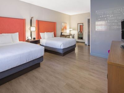 bedroom 3 - hotel la quinta inn and suites orange county - santa ana, united states of america