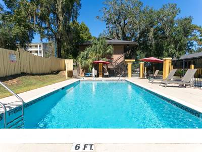 outdoor pool - hotel howard johnson by wyndham tallahassee - tallahassee, united states of america