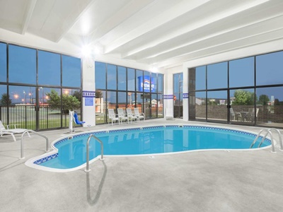 indoor pool - hotel baymont by wyndham springfield - springfield, illinois, united states of america