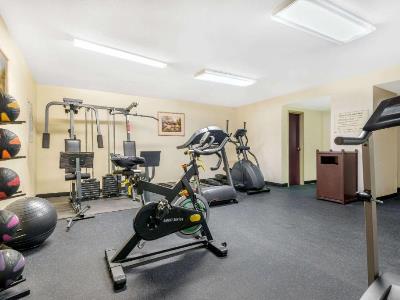 gym - hotel days inn indianapolis northeast - indianapolis, united states of america