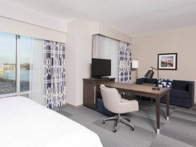 suite 2 - hotel hampton inn n ste indianapolis-keystone - indianapolis, united states of america