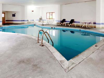 indoor pool - hotel days inn and suites by wyndham northwest - indianapolis, united states of america
