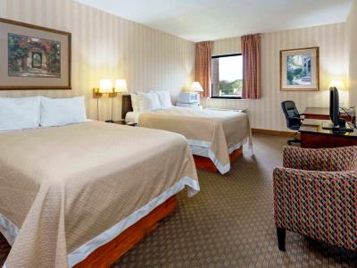 bedroom 2 - hotel days inn and suites by wyndham northwest - indianapolis, united states of america