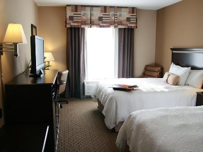 bedroom - hotel hampton inn topeka - topeka, united states of america