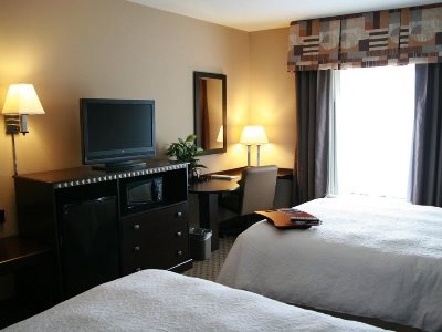 bedroom 1 - hotel hampton inn topeka - topeka, united states of america