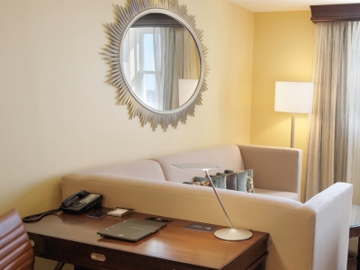 bedroom 2 - hotel hilton baton rouge capitol center - baton rouge, united states of america
