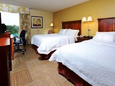 bedroom - hotel hampton inn raleigh capital blvd. north - raleigh, united states of america