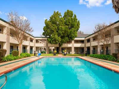 outdoor pool - hotel best western heritage inn - concord, california, united states of america