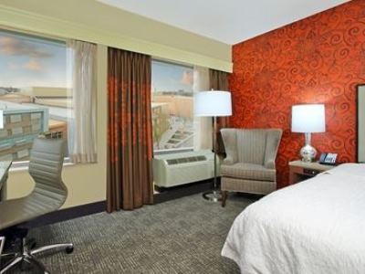 bedroom 1 - hotel hampton inn and suites columbus downtown - columbus, ohio, united states of america