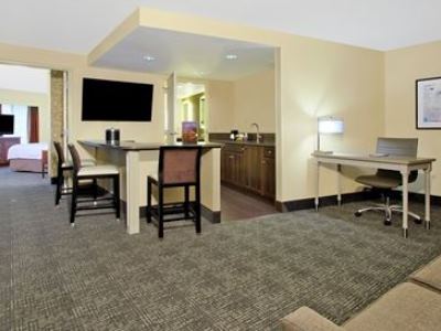 bedroom 2 - hotel hampton inn and suites columbus downtown - columbus, ohio, united states of america