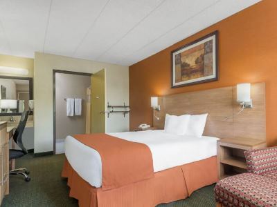 bedroom - hotel days inn by wyndham columbus fairgrounds - columbus, ohio, united states of america