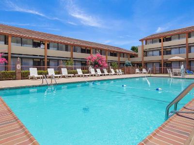 outdoor pool - hotel bw plus saddleback inn conference center - oklahoma city, united states of america