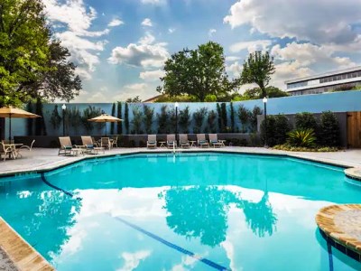 outdoor pool - hotel doubletree austin northwest arboretum - austin, texas, united states of america