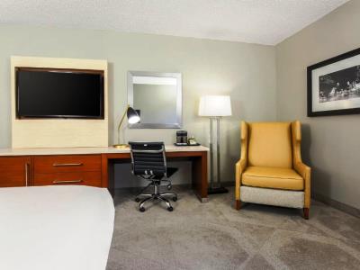 bedroom 2 - hotel doubletree hotel austin university area - austin, texas, united states of america