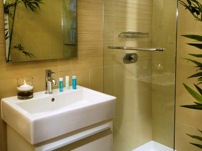 bathroom - hotel hotel 27 by luxurban, a baymont wyndham - new york, united states of america