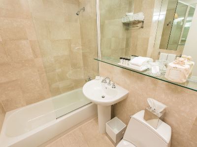 bathroom - hotel bentley - new york, united states of america