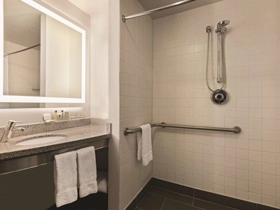 bathroom - hotel radisson wall street - new york, united states of america
