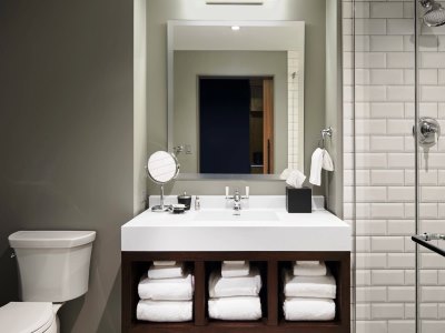bathroom - hotel hotel zachary, a tribute portfolio - chicago, united states of america