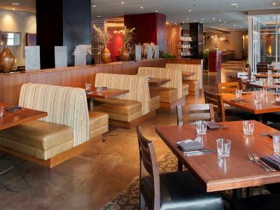 restaurant - hotel doubletree chicago magnificent mile - chicago, united states of america