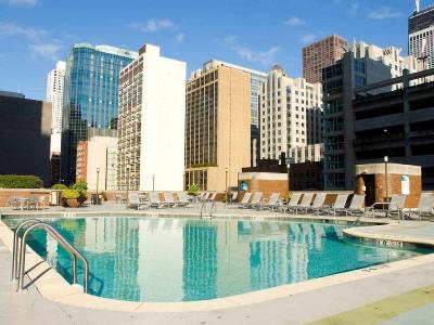 outdoor pool - hotel doubletree chicago magnificent mile - chicago, united states of america