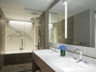 bathroom - hotel ritz carlton chicago - chicago, united states of america