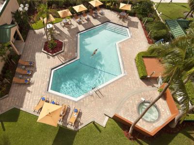 outdoor pool - hotel courtyard fort lauderdale east - fort lauderdale, united states of america