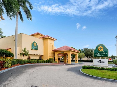 exterior view 1 - hotel la quinta inn and suites cypress creek - fort lauderdale, united states of america