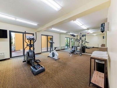 gym - hotel la quinta inn and suites cypress creek - fort lauderdale, united states of america