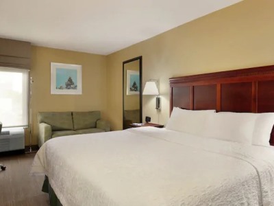 bedroom - hotel hampton inn ft lauderdale cypress creek - fort lauderdale, united states of america