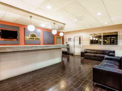 lobby - hotel days inn by wyndham airport cruise port - fort lauderdale, united states of america