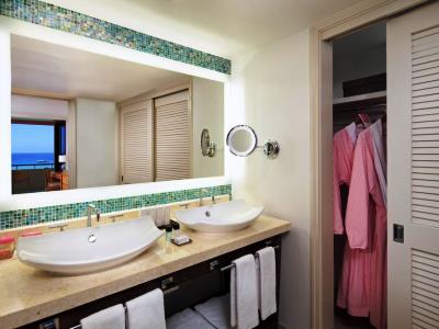 bathroom 1 - hotel royal hawaiian - honolulu, united states of america