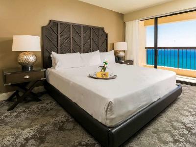bedroom - hotel aston waikiki beach tower - honolulu, united states of america