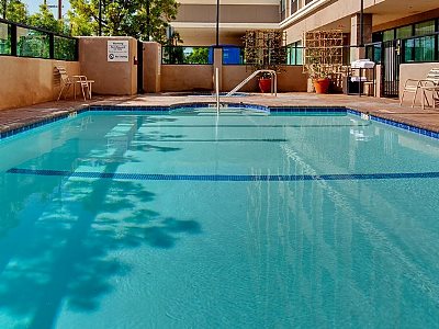 outdoor pool - hotel holiday inn express lax airport - los angeles, united states of america