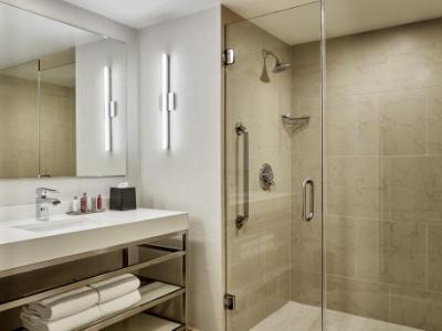bathroom - hotel marriott union square - san francisco, united states of america