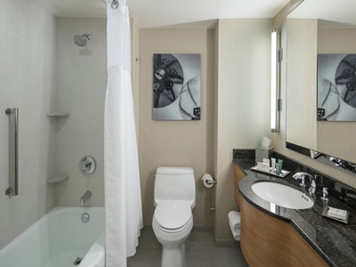 bathroom - hotel hilton union square - san francisco, united states of america