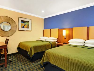 bedroom 1 - hotel days inn wyndham san francisco-lombard - san francisco, united states of america