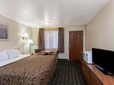 bedroom 3 - hotel days inn by wyndham anaheim west - anaheim, united states of america