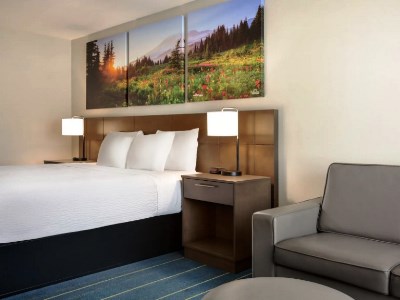 bedroom - hotel days inn and suites at disneyland park - anaheim, united states of america