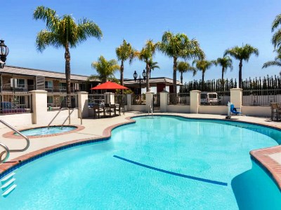 outdoor pool - hotel days inn and suites at disneyland park - anaheim, united states of america
