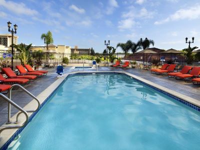 outdoor pool - hotel doubletree suites by hilton - anaheim, united states of america