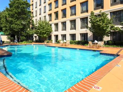 outdoor pool - hotel doubletree atlanta airport - atlanta, georgia, united states of america