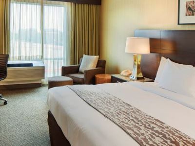 bedroom - hotel doubletree club by hilton boston bayside - boston, united states of america