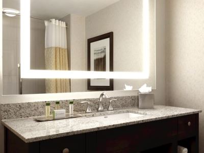 bathroom - hotel doubletree club by hilton boston bayside - boston, united states of america