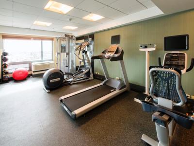 gym - hotel hampton inn and suites crosstown center - boston, united states of america