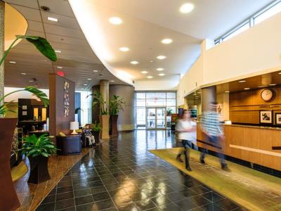 lobby - hotel hampton inn and suites crosstown center - boston, united states of america