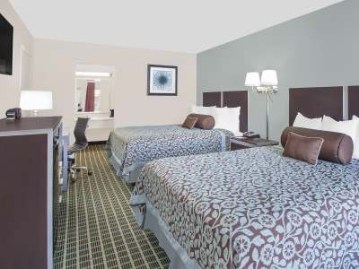bedroom 1 - hotel days inn market center dallas love field - dallas, texas, united states of america