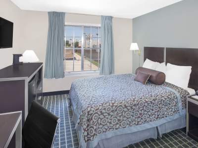 bedroom 2 - hotel days inn market center dallas love field - dallas, texas, united states of america