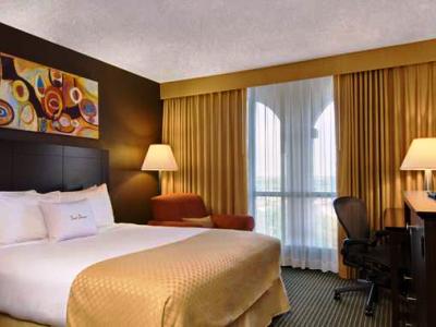bedroom 1 - hotel doubletree by hilton dallas market ctr - dallas, texas, united states of america